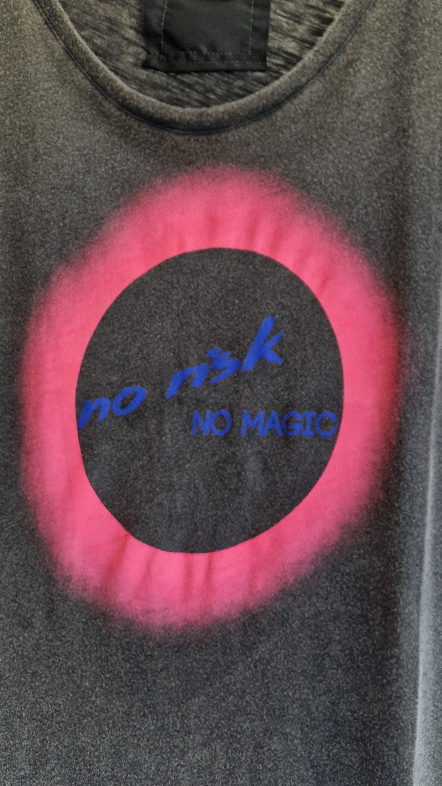 T-Shirt No Risk, No Magic Grafite