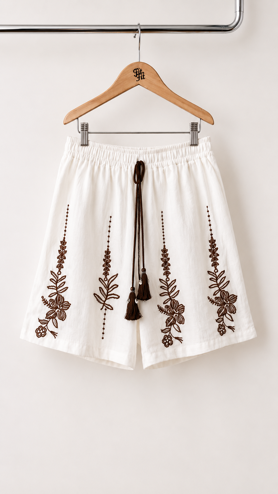 Short Bordado Castanho