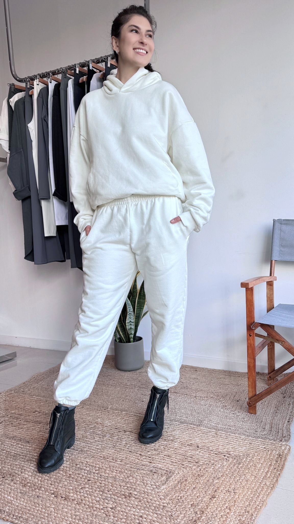 Conjunto Branco (Sweat, Calças)
