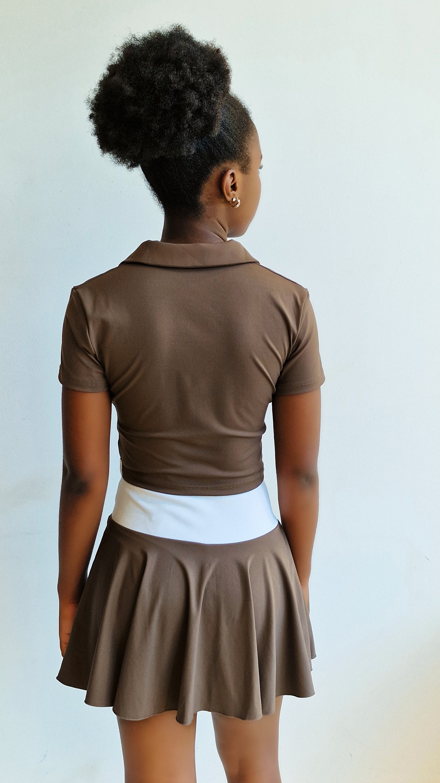 Polo Cropped Castanho