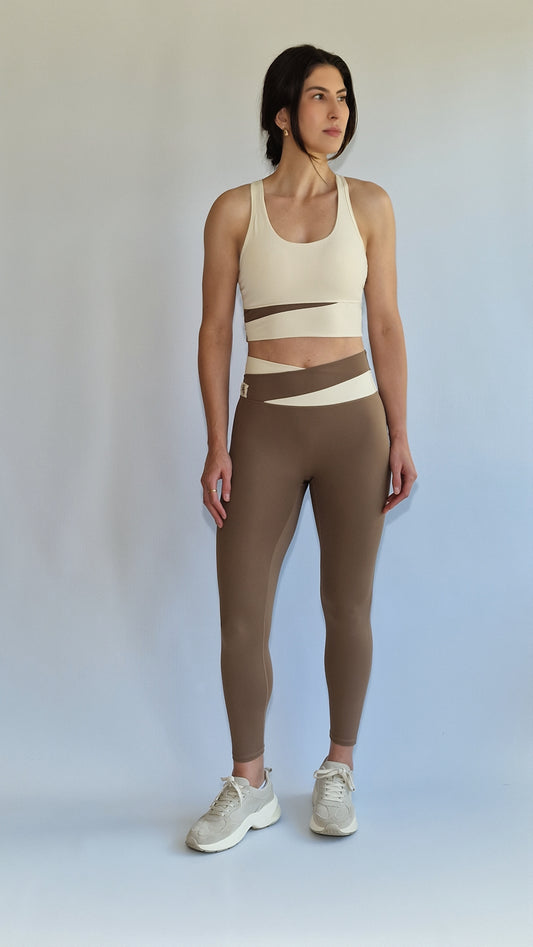 Conjunto 3 Peças Casaco Legging & Top Recorte Diagonal Mocha &Baunilha