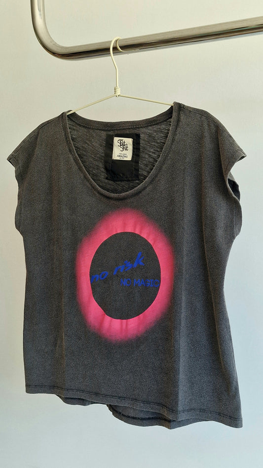 T-Shirt No Risk, No Magic Grafite