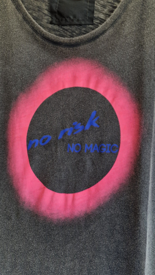 T-Shirt No Risk, No Magic Grafite