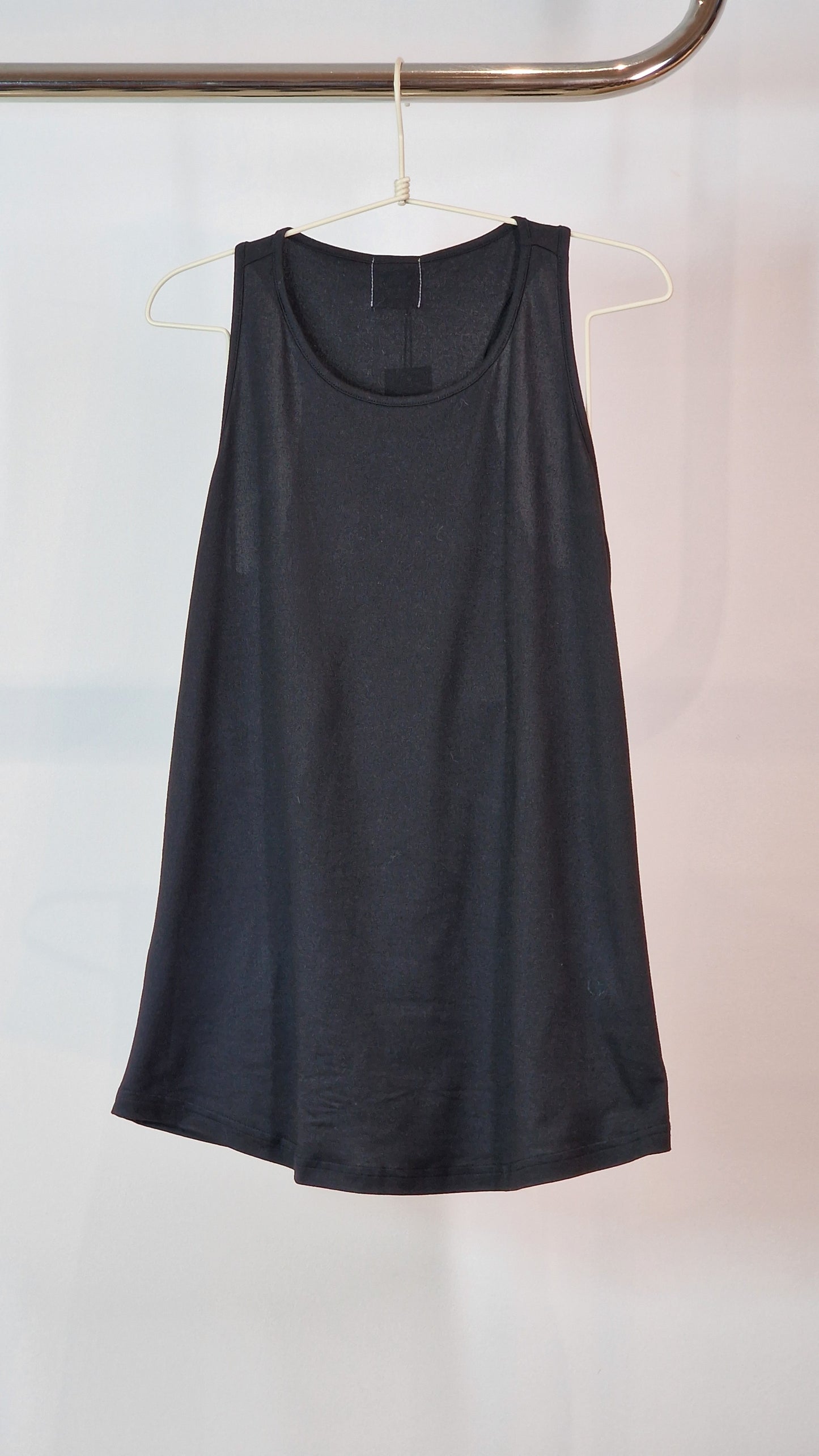 Cava Decote Subido Preta