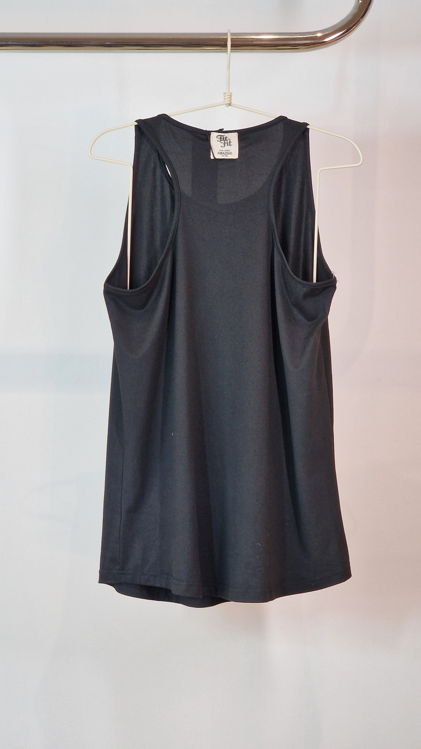 Cava Decote Subido Preta