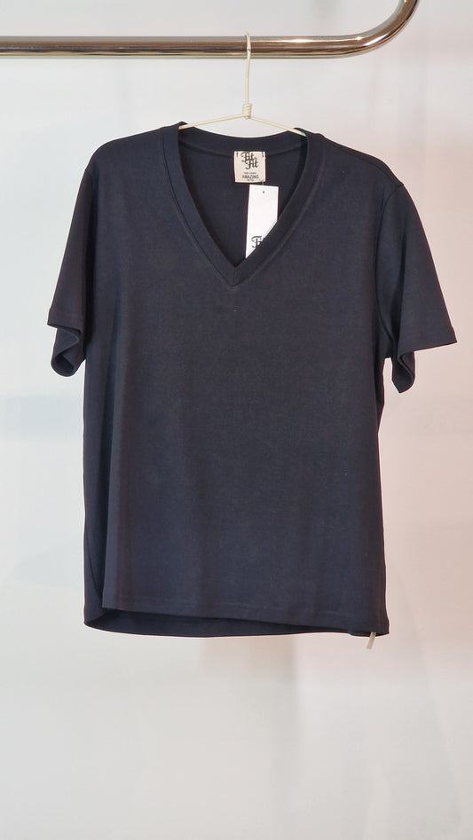 T-Shirt Basic Decote em V Preta