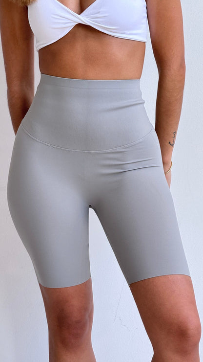 Short Ciclista Cinza Claro