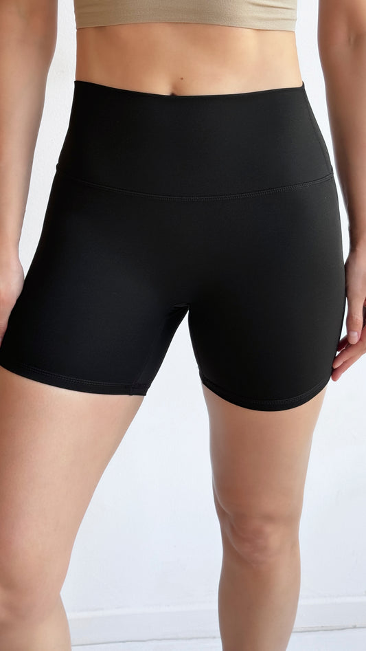 Short Kora Preto