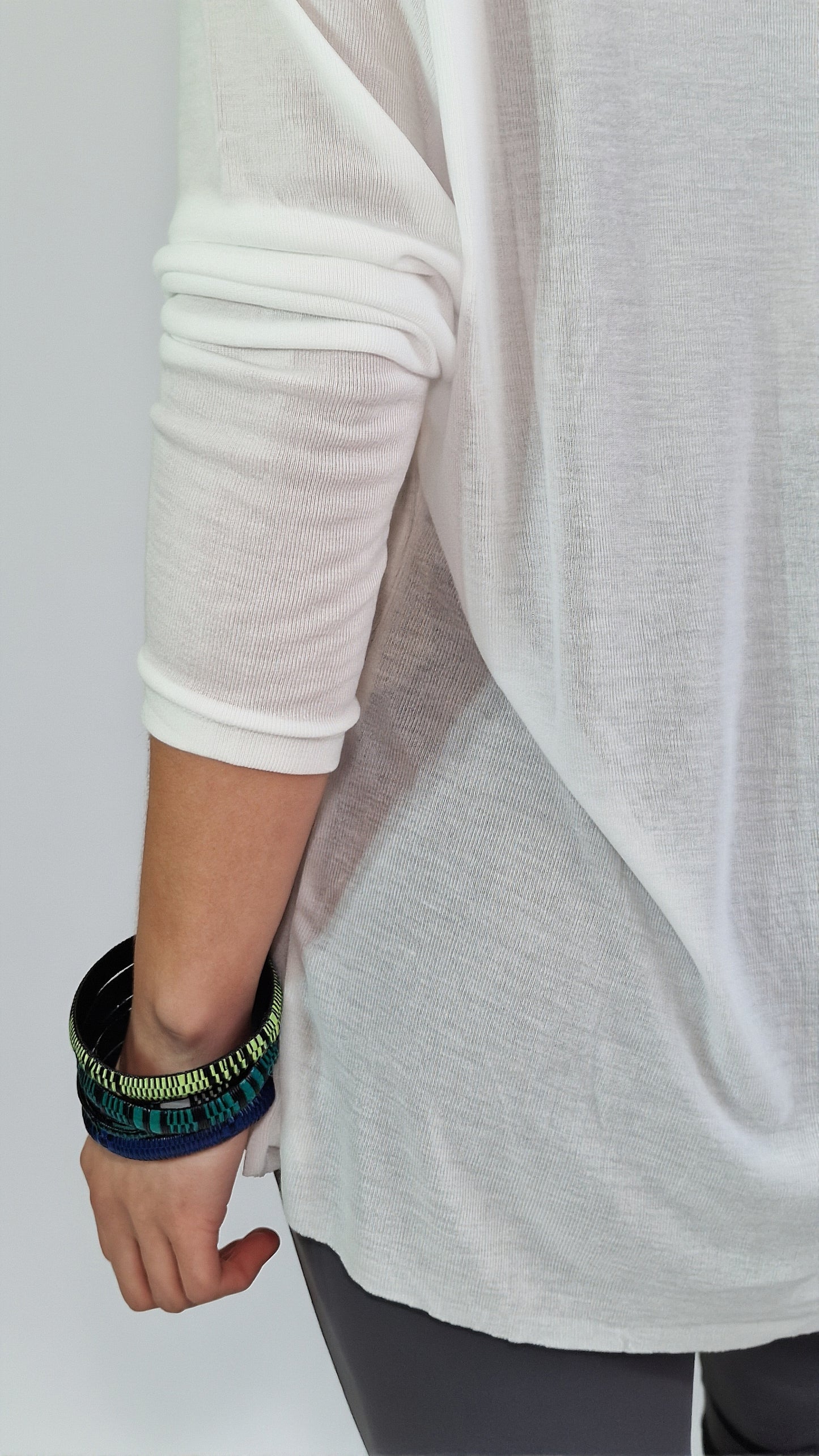 Blusa Comprida Fluida c Abertura Lateral Branca