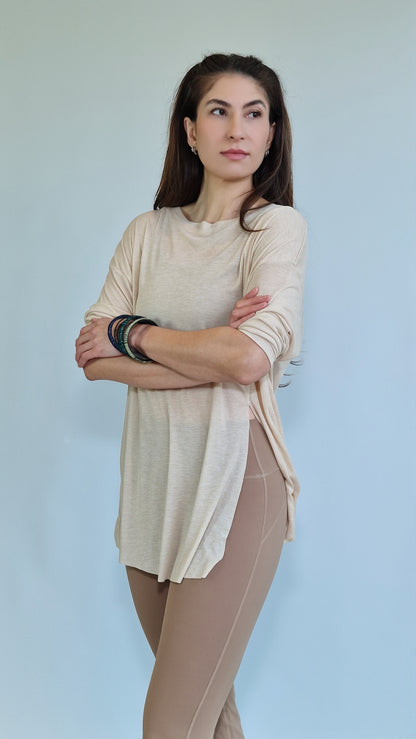 Blusa Comprida Fluida c Abertura Lateral Areia