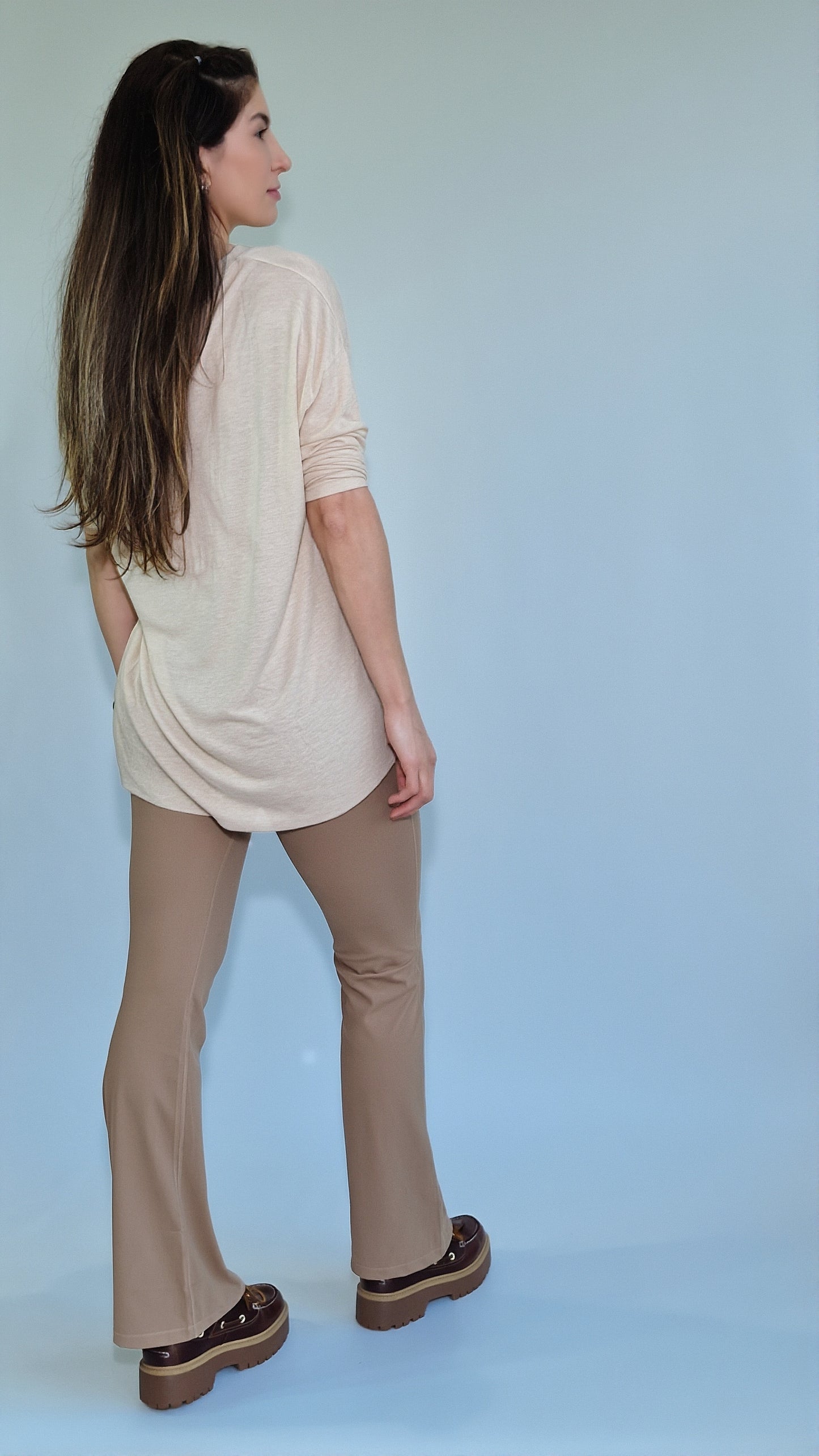 Blusa Comprida Fluida c Abertura Lateral Areia