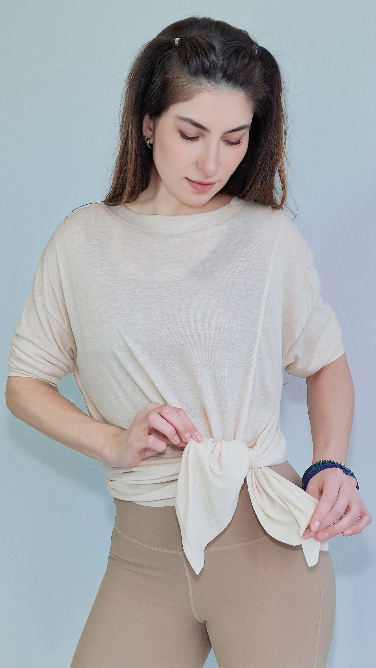 Blusa Comprida Fluida c Abertura Lateral Areia