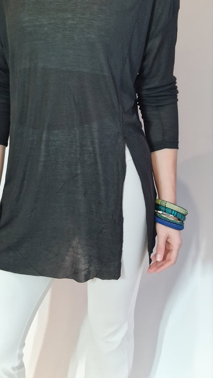 Blusa Comprida Fluida c Abertura Lateral Preto