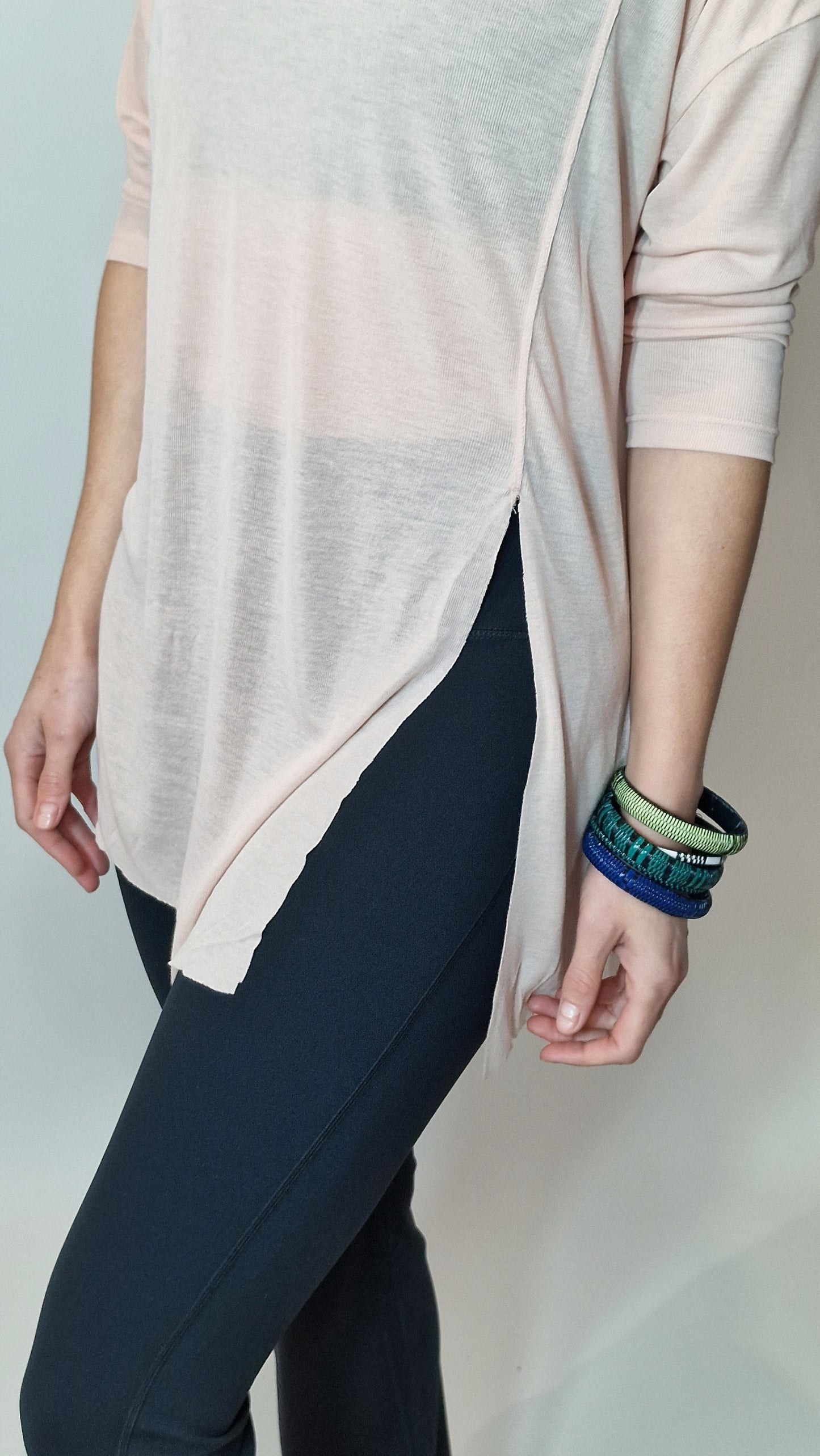 Blusa Comprida Fluida c Abertura Lateral Nude Rosado