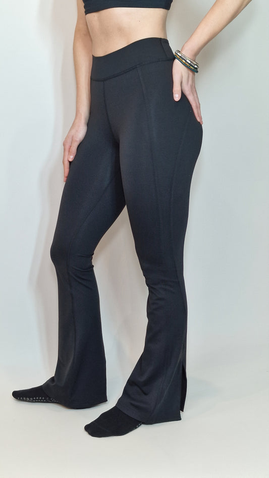 Leggings Flare com Aberturas Laterais Preto
