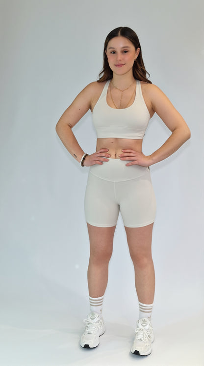 Short Fit Cloud Dancer