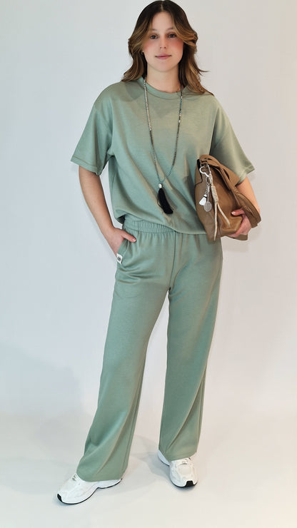 Conjunto em Malha Americana T-Shirt/Calça Reta Verde Salvia