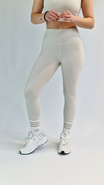CONJUNTO BASIC Cloud Dancer  Legging + Top