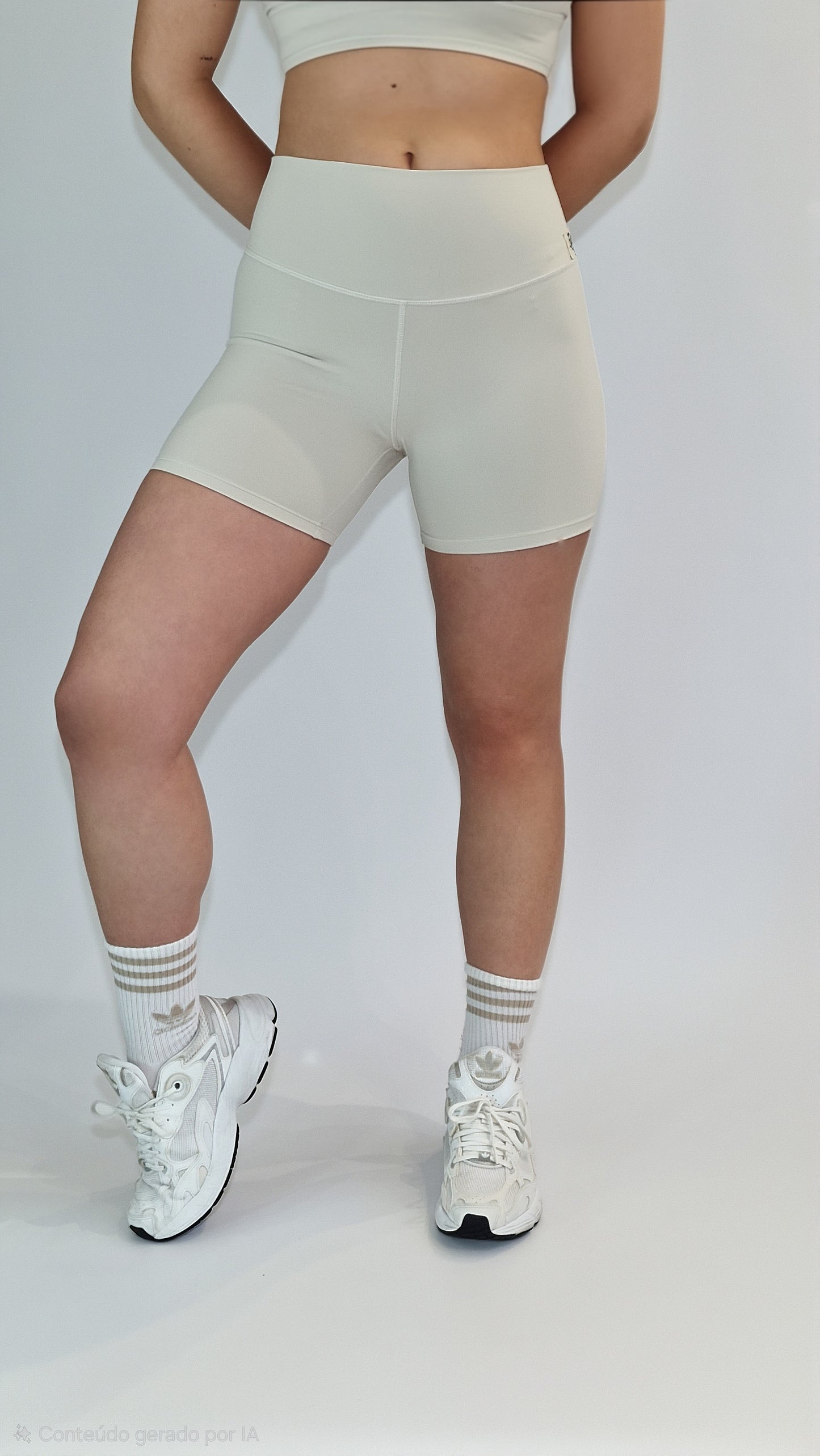 Short Fit Cloud Dancer