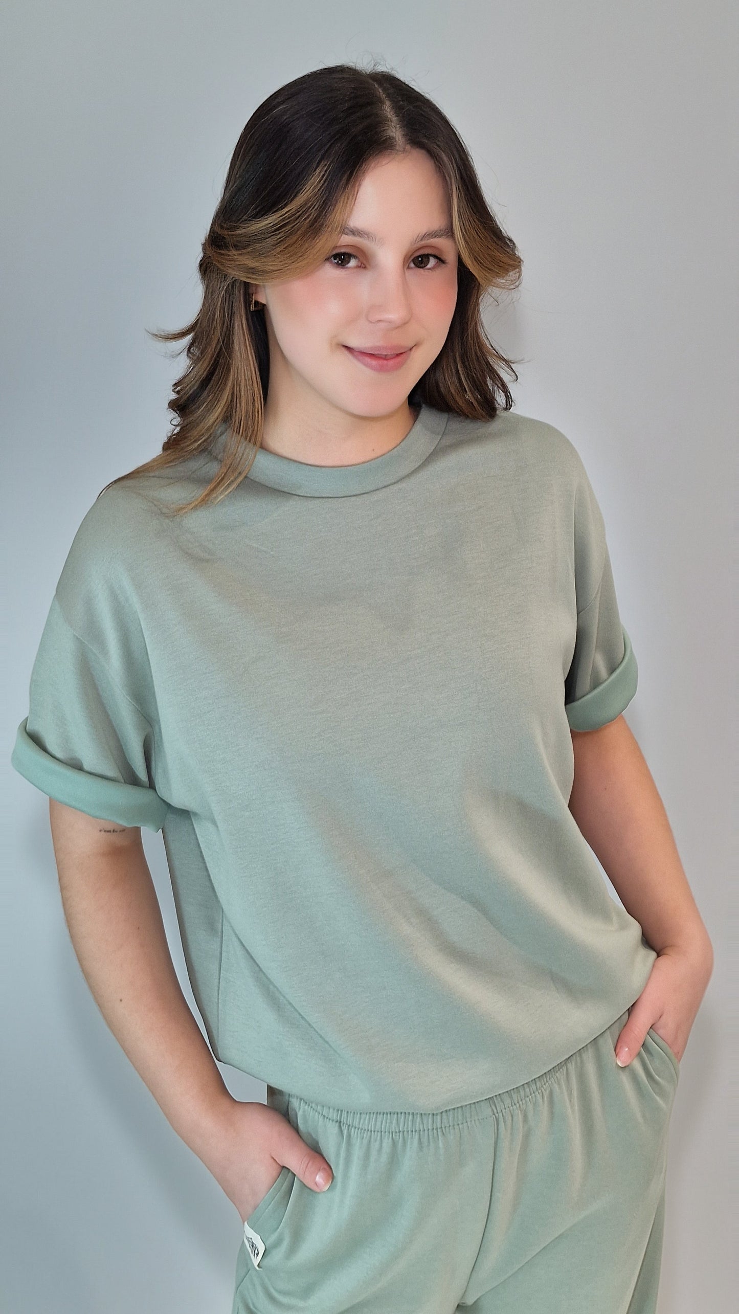 T- Shirt Manga Curta Malha Americana Verde Salvia