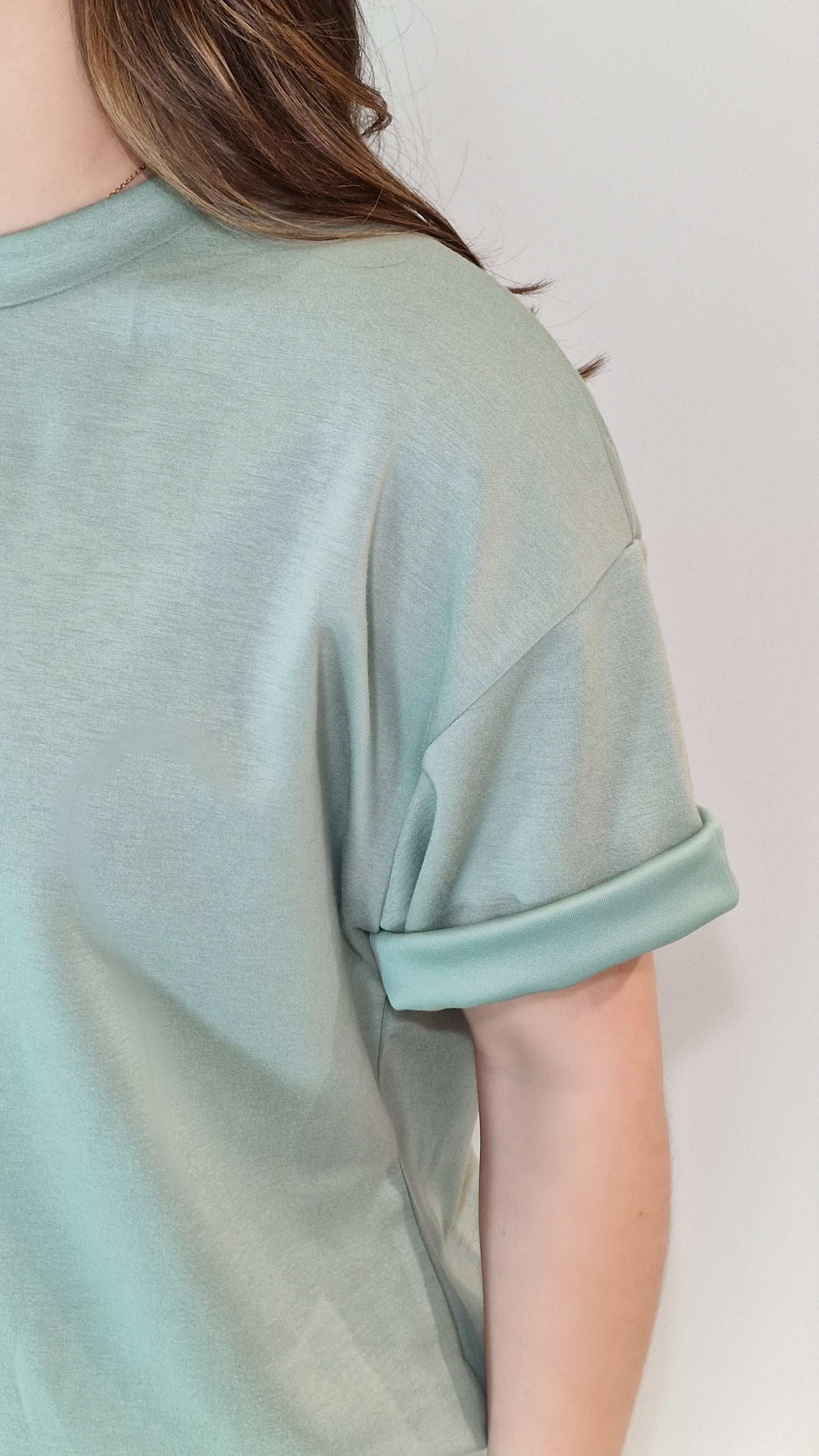 T- Shirt Manga Curta Malha Americana Verde Salvia