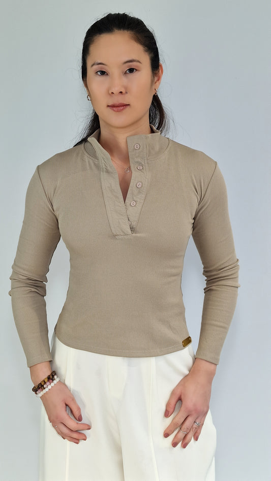 Blusa Canelada com gola mandarim com carcela de botões