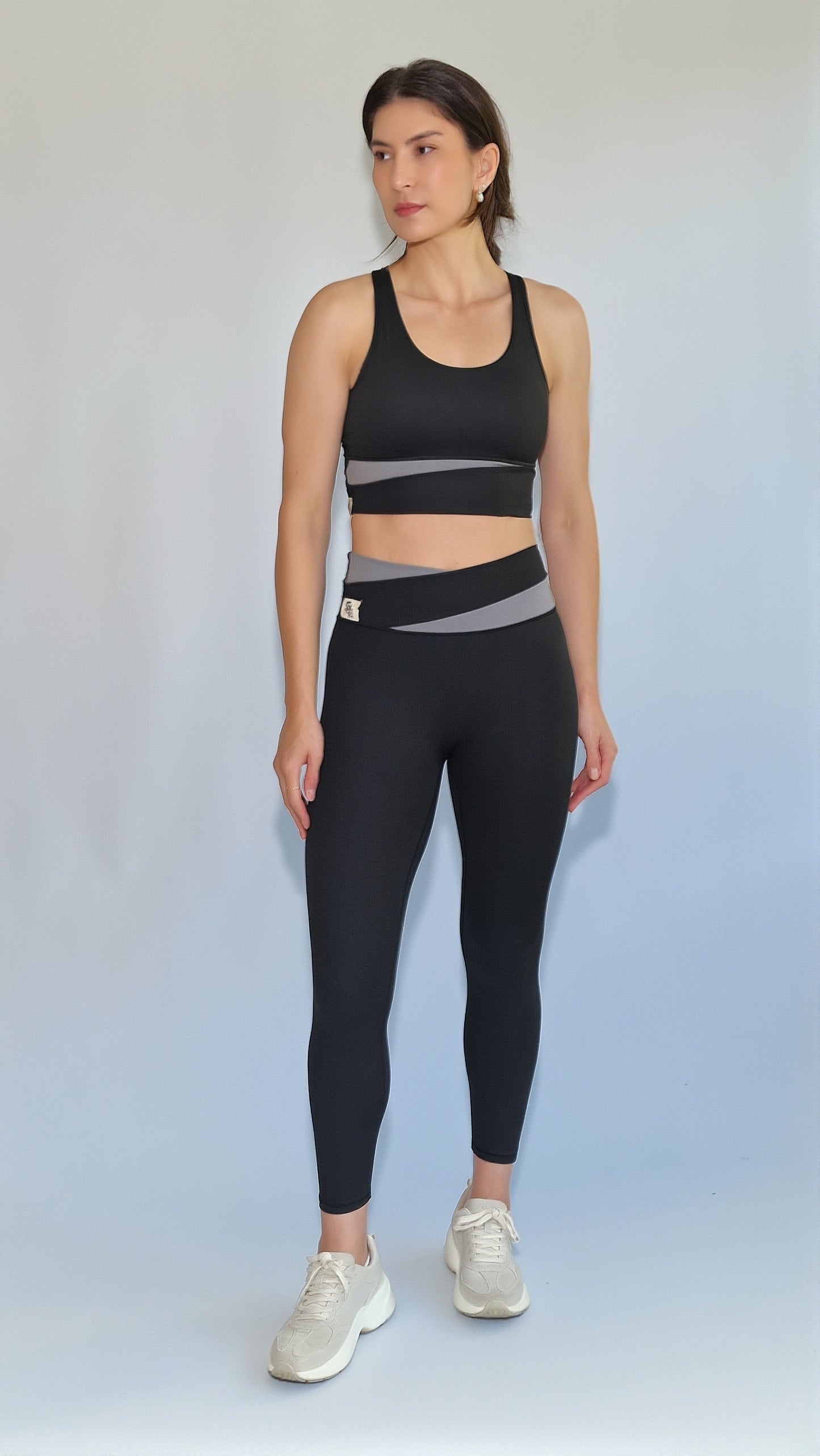 Top Recorte Diagonal Preto & Cinza