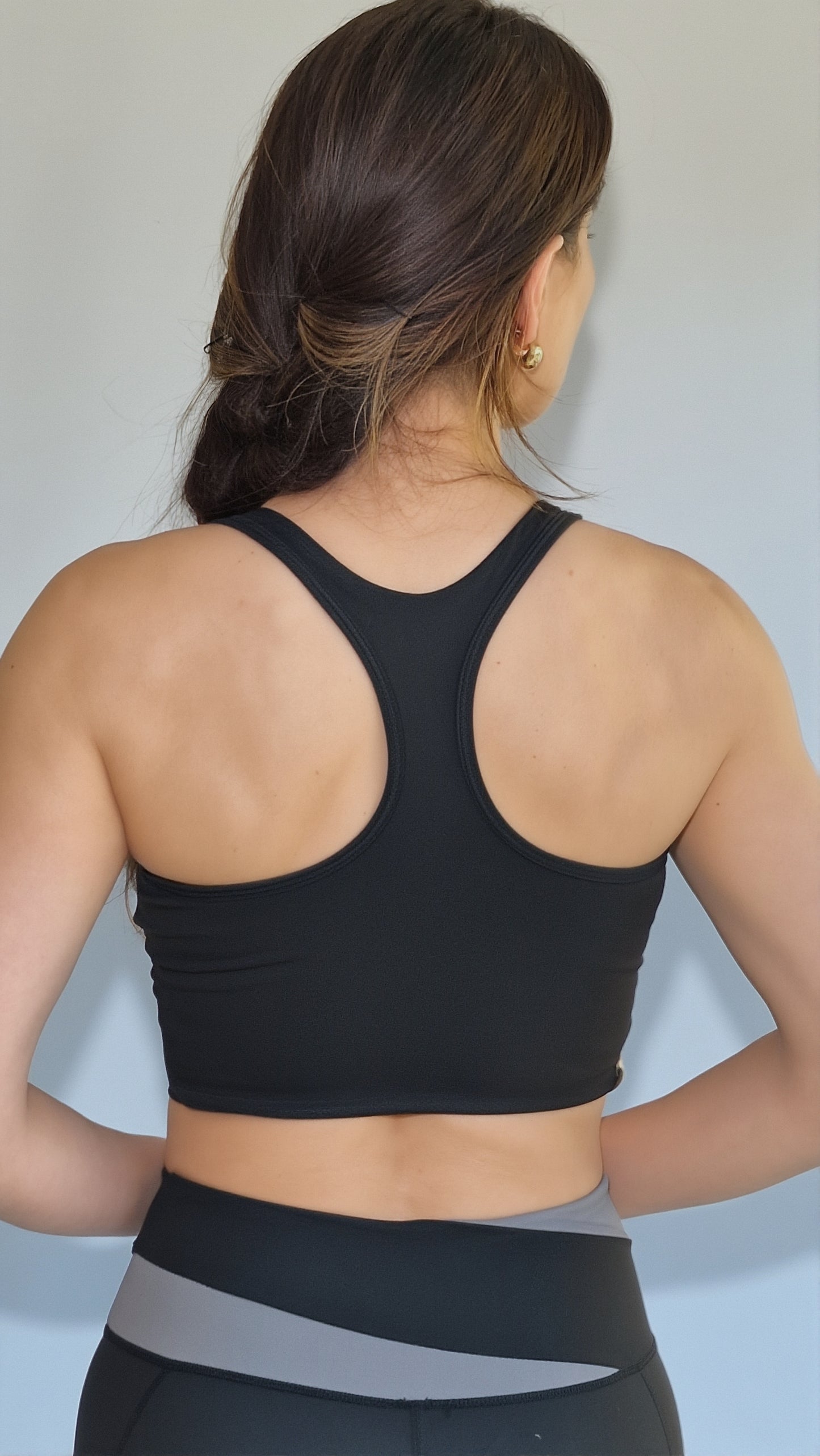 Top Recorte Diagonal Preto & Cinza