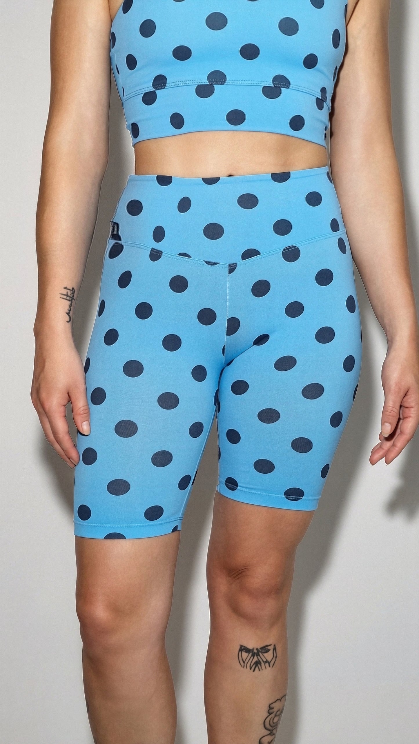 Short Ciclista Azul Brisa Bolinhas Marinho
