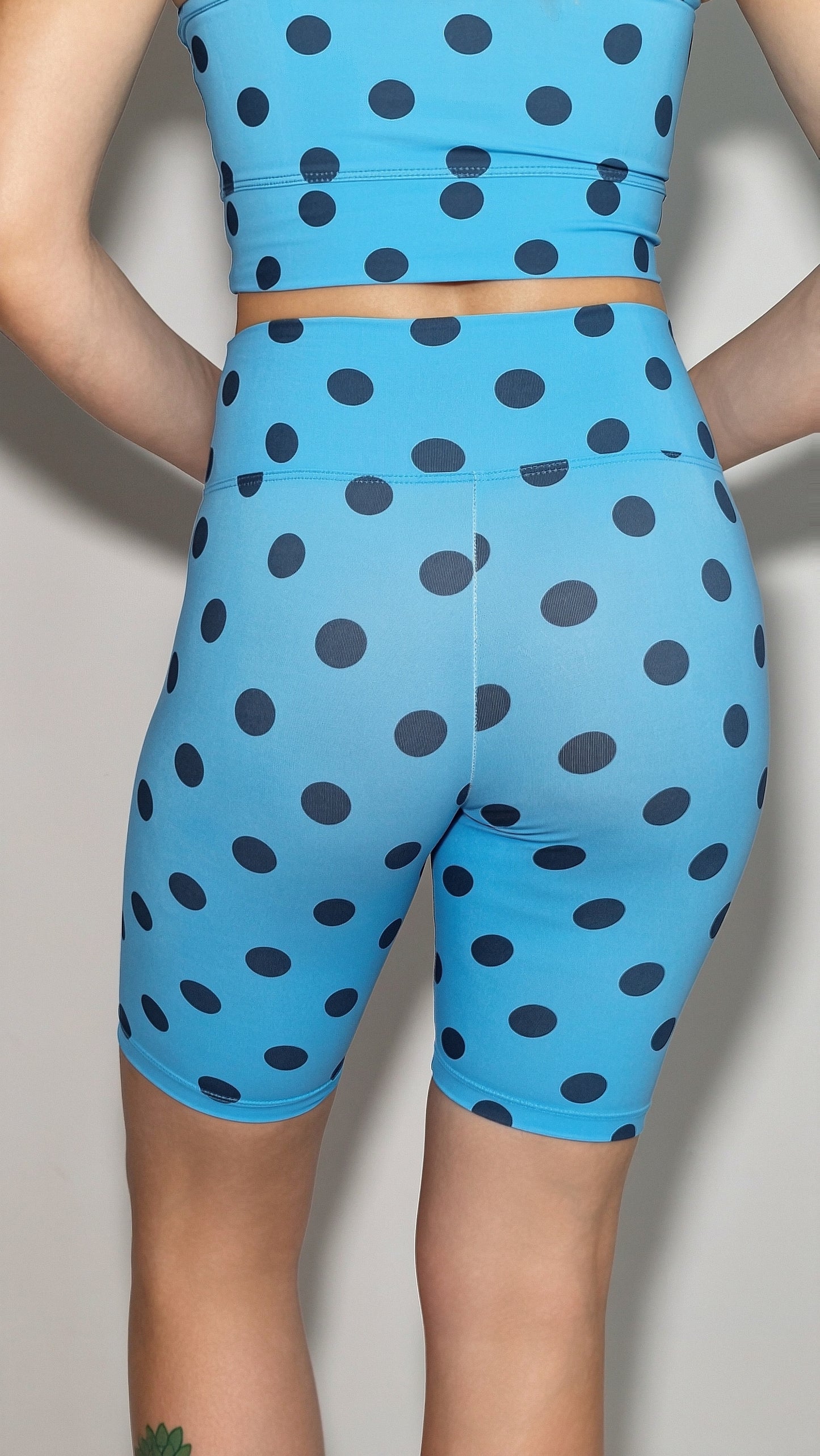 Short Ciclista Azul Brisa Bolinhas Marinho