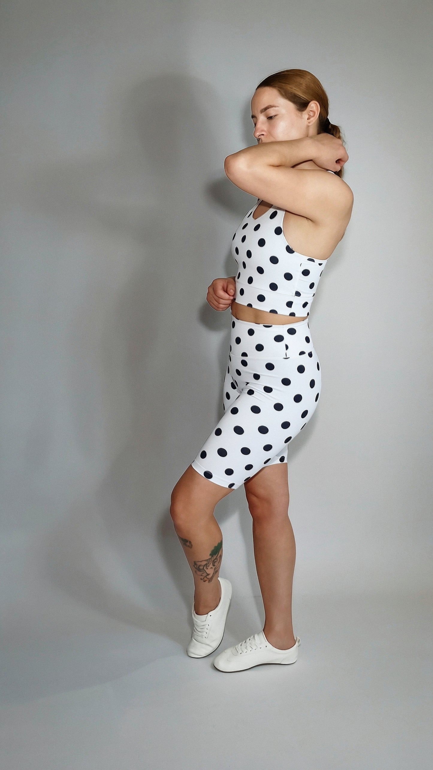 Short Ciclista Branco Bolinhas Pretas