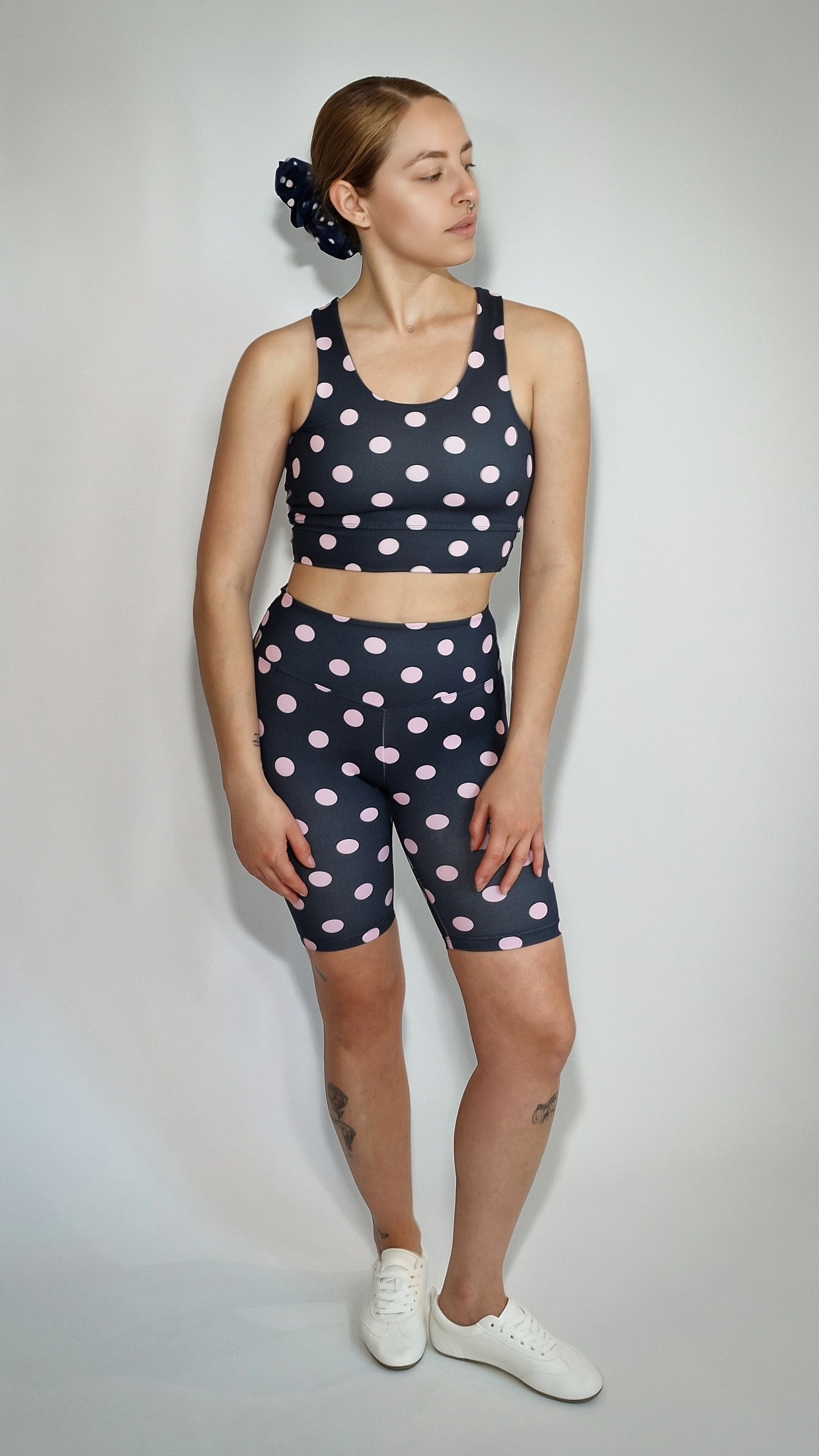 Short Ciclista Preto Bolinhas Rosas