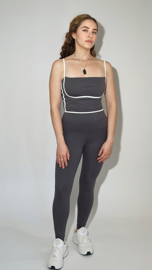 Total Look – Casaco, Top de Alças & Legging Cinza Taupe